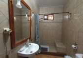 Отдельно стоящий дом с участком на продажу в городе Motril. Фото