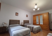Отдельно стоящий дом с участком на продажу в городе Motril. Фото