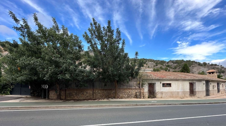 Granada - Vélez de Benaudalla - 4684m2