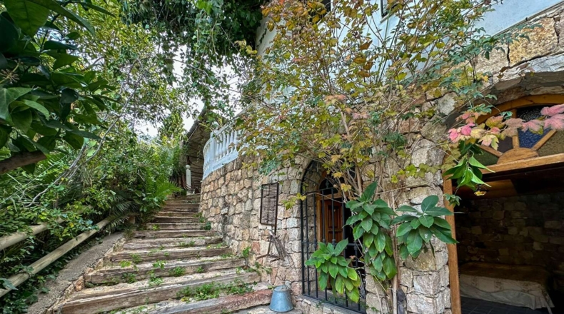 Granada - Vélez de Benaudalla - 4684m2