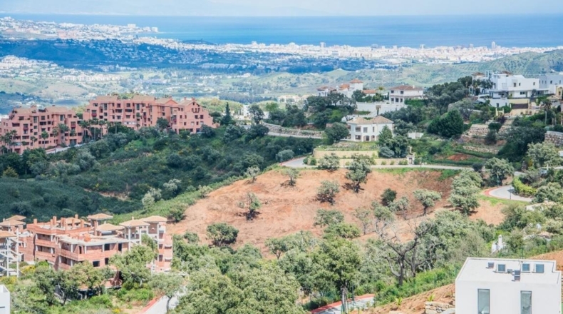 Málaga - Urbanizacion Las Jacarandas - 15700m2