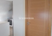 Отдельно стоящий дом с участком на продажу в городе La Villa de Ocón. Фото