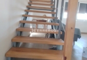 Отдельно стоящий дом с участком на продажу в городе La Villa de Ocón. Фото