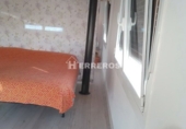 Отдельно стоящий дом с участком на продажу в городе La Villa de Ocón. Фото