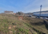 Участок с постройкой на продажу в городе Куэнка. Фото
