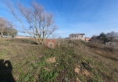 Участок с постройкой на продажу в городе Куэнка. Фото