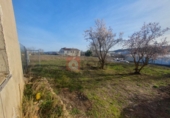 Участок с постройкой на продажу в городе Куэнка. Фото