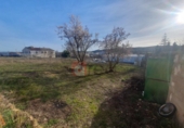 Участок с постройкой на продажу в городе Куэнка. Фото