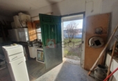 Участок с постройкой на продажу в городе Куэнка. Фото