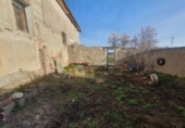 Участок с постройкой на продажу в городе Куэнка. Фото
