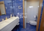 Отдельно стоящий дом с участком на продажу в городе Villarreal de Álava. Фото