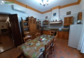 Отдельно стоящий дом с участком на продажу в городе Альмагро. Фото