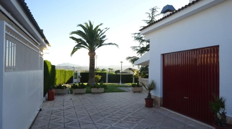 Alicante - Monforte del Cid - 1100m2