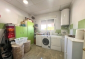 Отдельно стоящий дом с участком на продажу в городе Monóvar. Фото