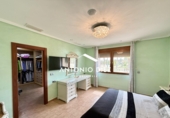Отдельно стоящий дом с участком на продажу в городе Aspe. Фото