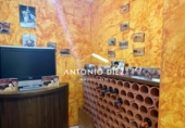 Отдельно стоящий дом с участком на продажу в городе Aspe. Фото