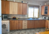 Отдельно стоящий дом с участком на продажу в городе Aspe. Фото