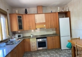 Отдельно стоящий дом с участком на продажу в городе Aspe. Фото