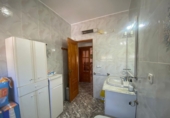 Отдельно стоящий дом с участком на продажу в городе Aspe. Фото