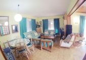 Отдельно стоящий дом с участком на продажу в городе Peñíscola. Фото