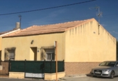 Дом с участком на продажу в городе Orihuela. Фото