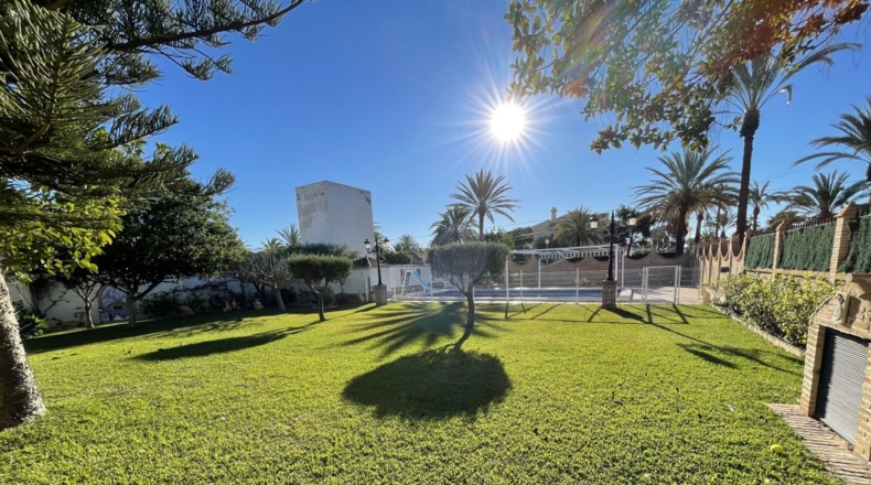 Alicante - La Zenia - 1445m2