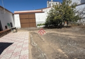 Дом с участком на продажу в городе Ibahernando. Фото