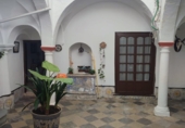 Отдельно стоящий дом с участком на продажу в городе Arcos de la Frontera. Фото