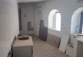 Отдельно стоящий дом с участком на продажу в городе Arcos de la Frontera. Фото