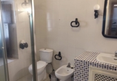 Отдельно стоящий дом с участком на продажу в городе Arcos de la Frontera. Фото