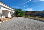 Casa de camp amb terreny en venda a Cómpeta ref.: TR61200 foto