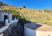 Casa de camp amb terreny en venda a Cómpeta ref.: TR251746 foto