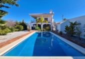 Casa de camp amb terreny en venda a Cómpeta ref.: TR251747 foto