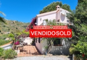 Casa de camp amb terreny en venda a Cómpeta ref.: TR233991 foto