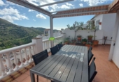 Дом с участком на продажу в городе Torrox. Фото