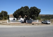 Загородный дом с участком на продажу в городе Alhama de Granada. Фото