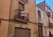 Дом с участком на продажу в городе Vila-real. Фото