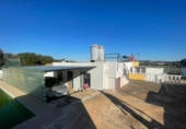 Отдельно стоящий дом с участком на продажу в городе La Vall d'Uixó. Фото