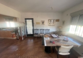 Отдельно стоящий дом с участком на продажу в городе La Vall d'Uixó. Фото