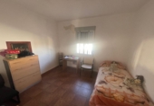 Отдельно стоящий дом с участком на продажу в городе La Vall d'Uixó. Фото