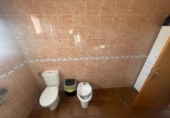 Отдельно стоящий дом с участком на продажу в городе La Vall d'Uixó. Фото