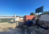 Отдельно стоящий дом с участком на продажу в городе La Vall d'Uixó. Фото