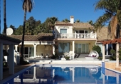 Vil·la amb terreny en venda a Estepona ref.: TR252027 foto