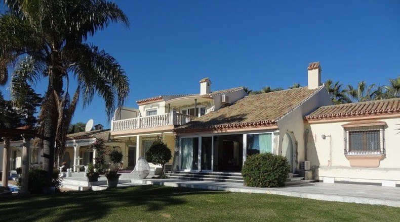 Málaga - Estepona - 8400m2