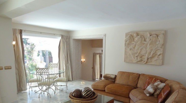 Málaga - Estepona - 8400m2