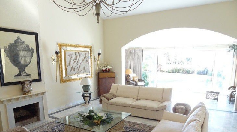 Málaga - Estepona - 8400m2