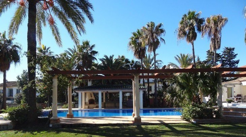 Málaga - Estepona - 8400m2