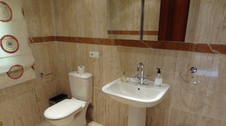Málaga - Estepona - 8400m2