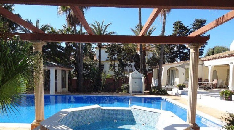 Málaga - Estepona - 8400m2