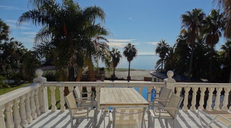 Málaga - Estepona - 8400m2